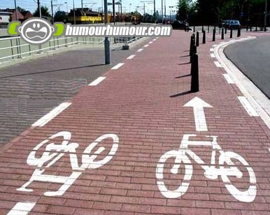 Attention aux cyclistes un peu étourdis!     loll